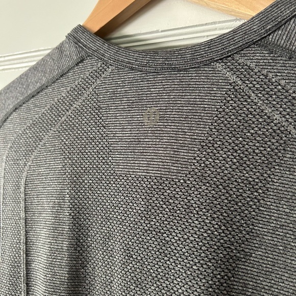 LuluLemon Metal Vent Teck Short-Sleeve - Picture 8 of 10